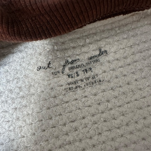 XS/S Urban Outftters Waffle Cropped Baby Tee - Picture 2 of 2